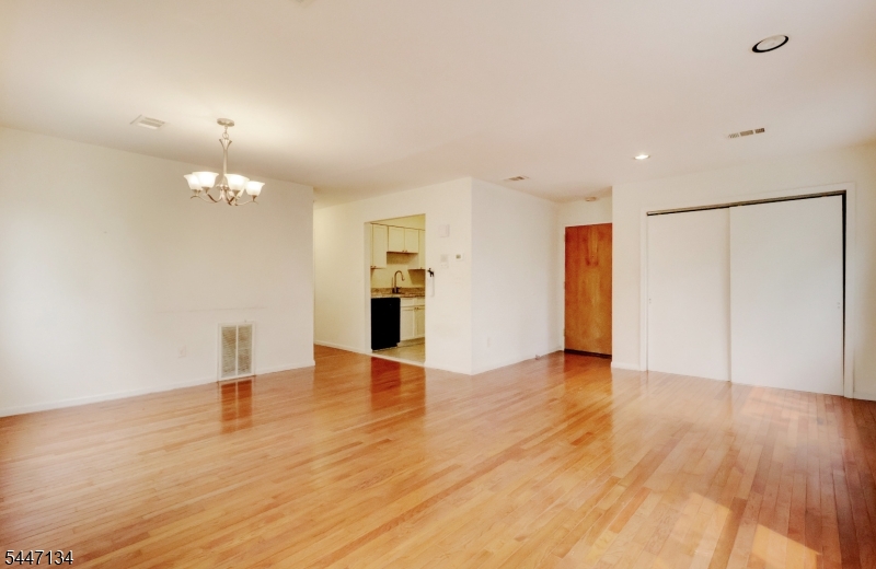 14 Lawrence St 3a Property Photo 5