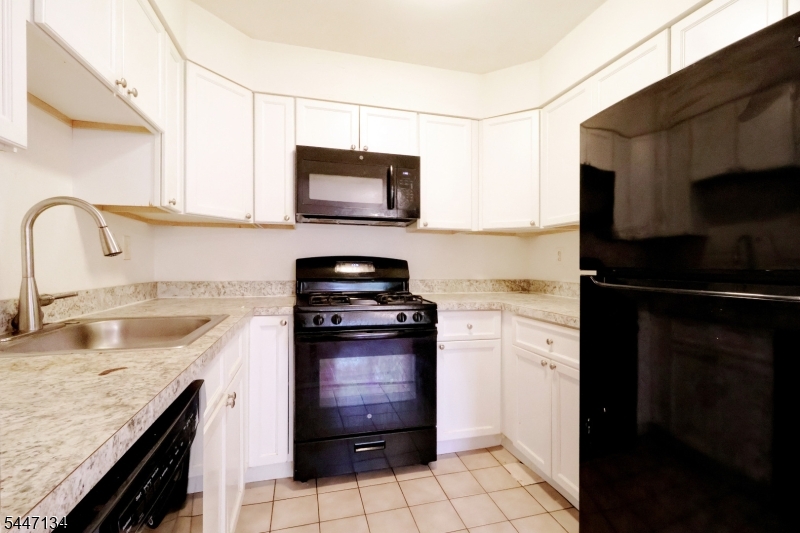 14 Lawrence St 3a Property Photo 6