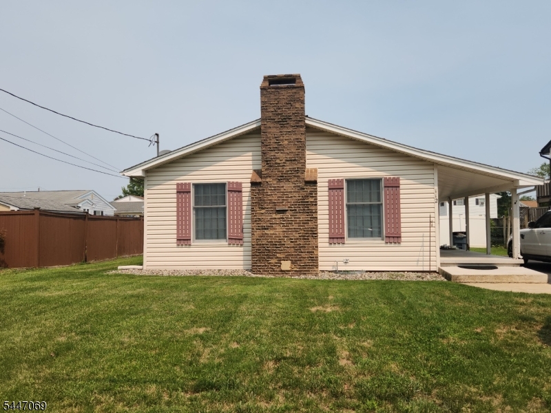 112 Brentwood Rd Property Photo 2