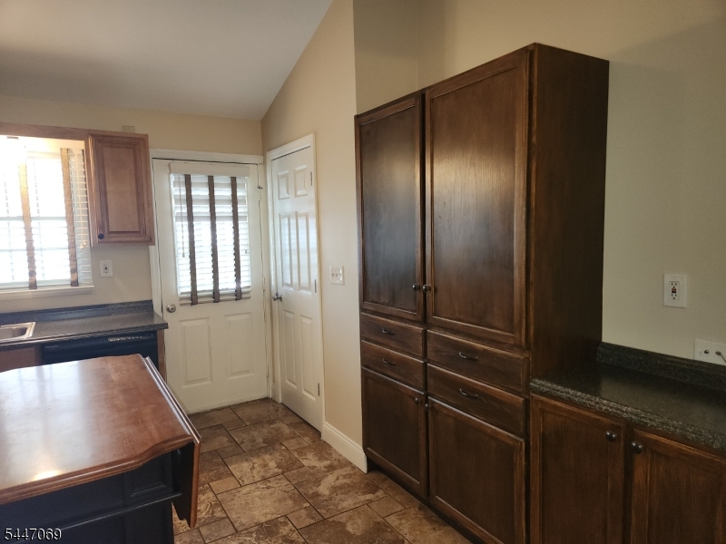 112 Brentwood Rd Property Photo 8