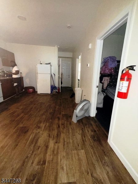 562 Summer St Property Photo 8