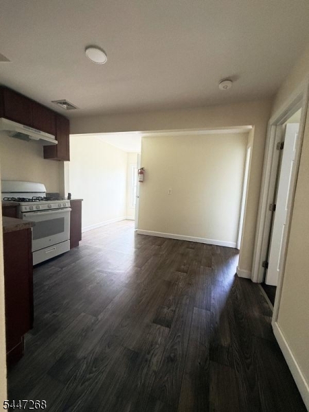 562 Summer St Property Photo 15