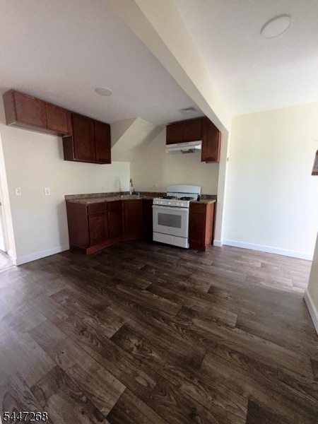 562 Summer St Property Photo 16