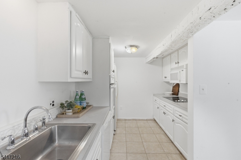 8 Morris Tpke Property Photo 18