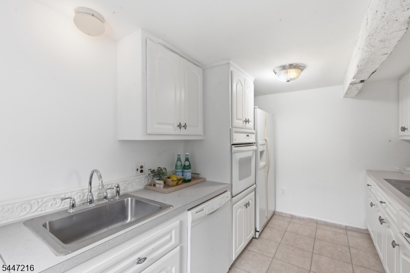 8 Morris Tpke Property Photo 19