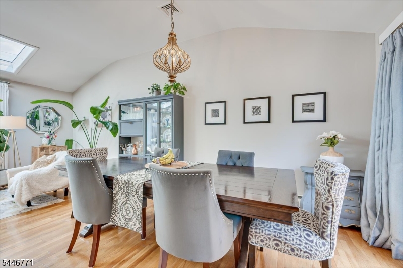 2700 Dover St Property Photo 11