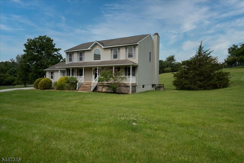 9 Carriage Ln Property Photo 2