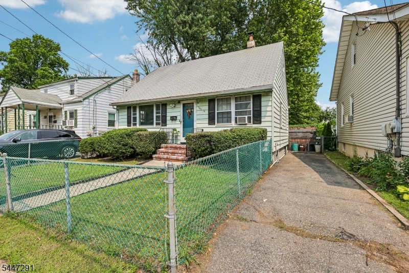 563 Purce St Property Photo 2