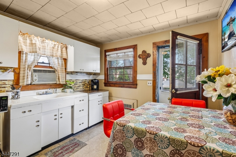 563 Purce St Property Photo 4
