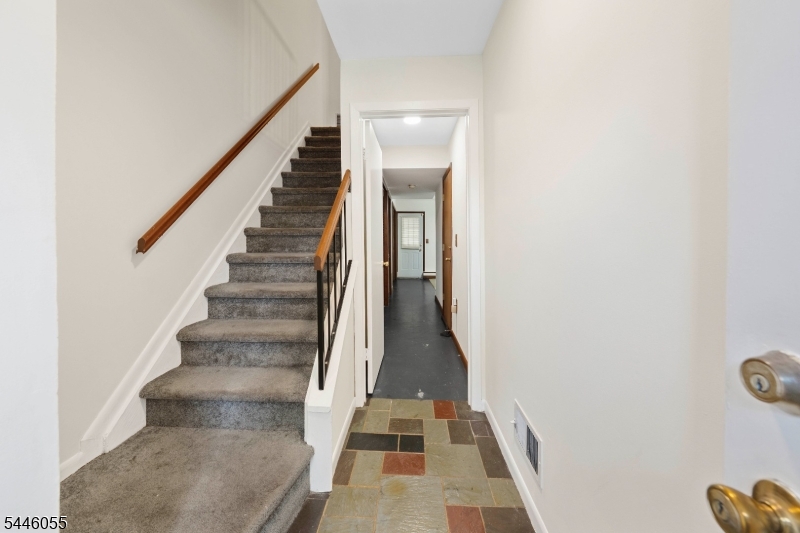 668 Jackson Ave Property Photo 3