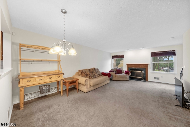 668 Jackson Ave Property Photo 5