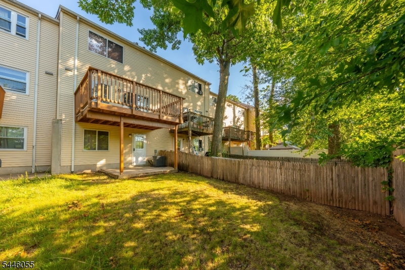 668 Jackson Ave Property Photo 19