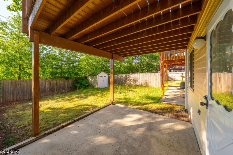 668 Jackson Ave Property Photo 20