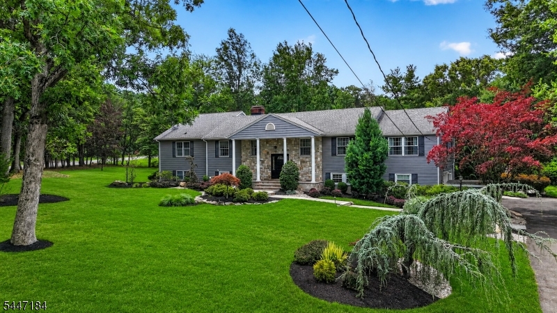 10 Berkshire Dr Property Photo 2