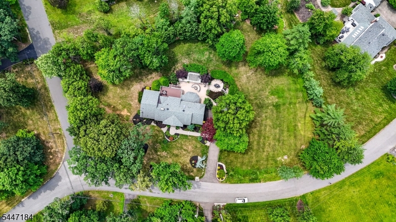 10 Berkshire Dr Property Photo 3
