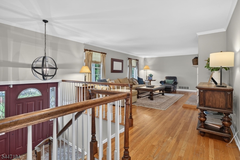 10 Berkshire Dr Property Photo 5