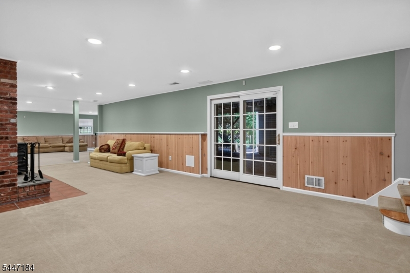 10 Berkshire Dr Property Photo 15