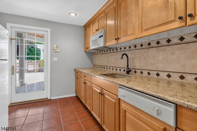 10 Berkshire Dr Property Photo 18