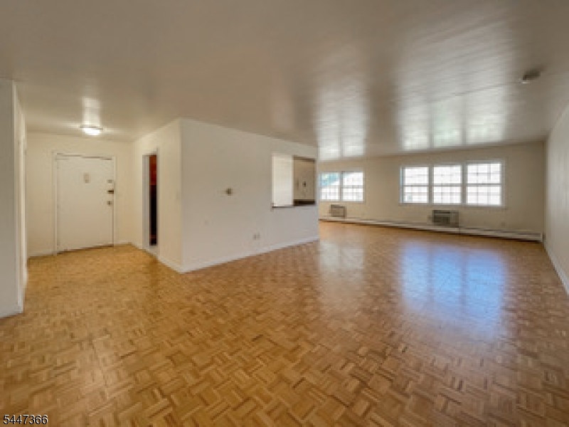 135 S Maple Ave Property Photo 3