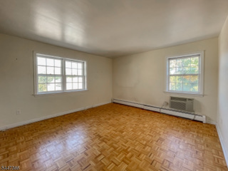 135 S Maple Ave Property Photo 4