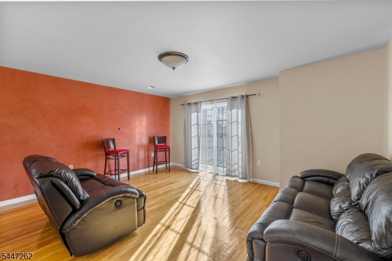 23 Chester Ave 2 Property Photo 2