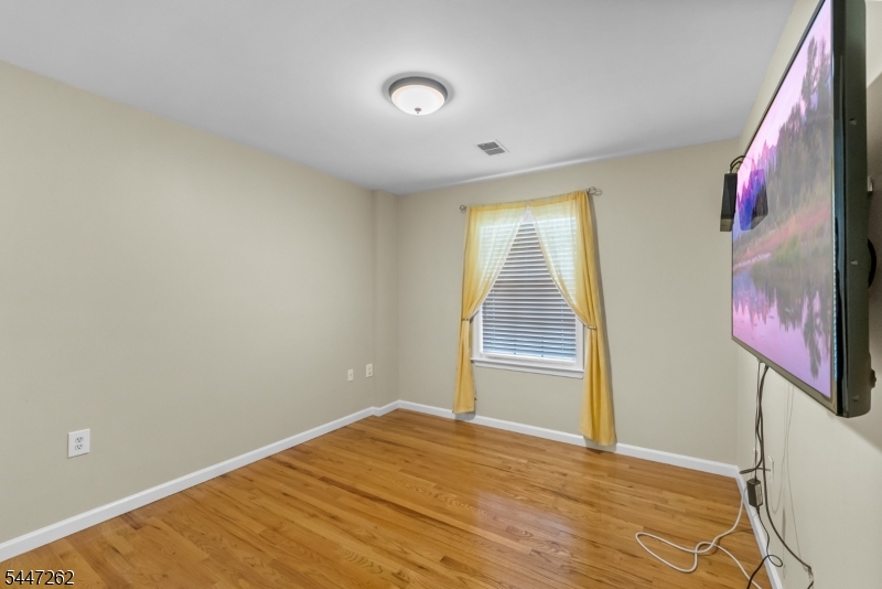 23 Chester Ave 2 Property Photo 13