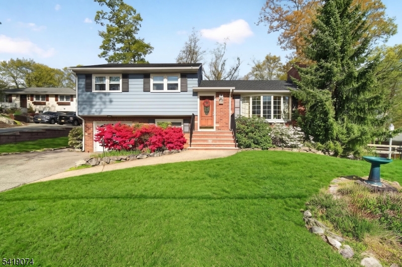 18 Hillcrest Dr Property Photo 1