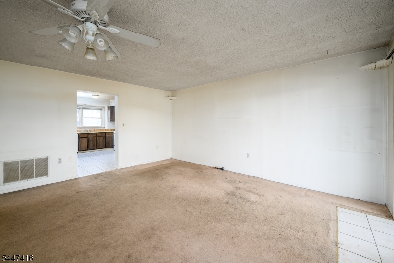 906 Robin Rd Property Photo 4