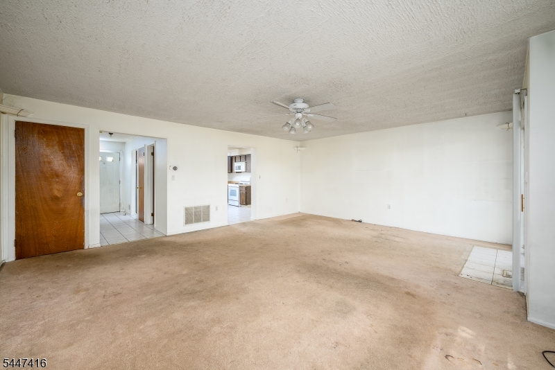 906 Robin Rd Property Photo 5