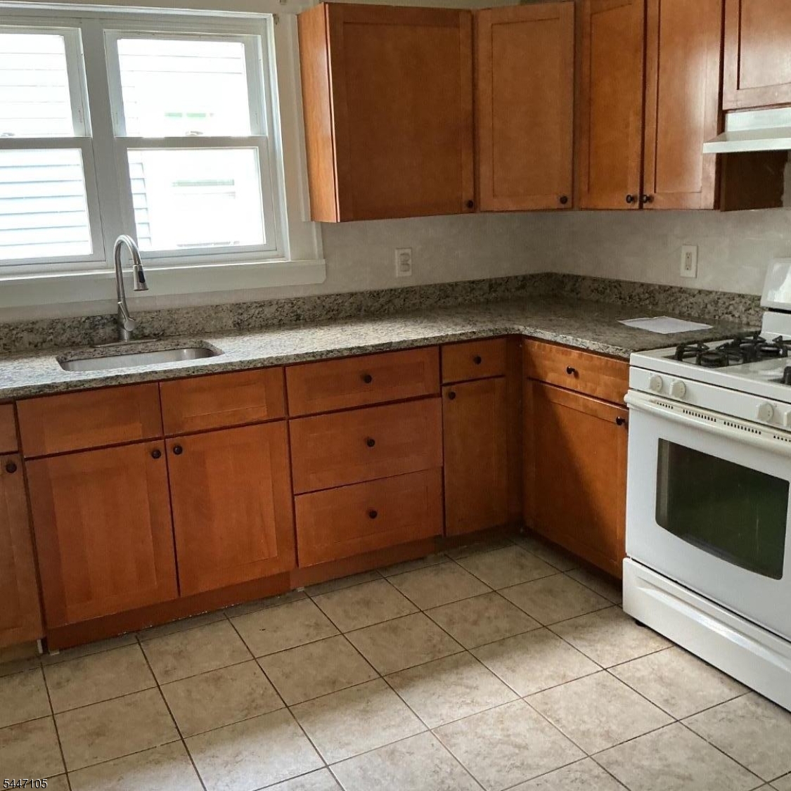 66 Poe Ave 2 Property Photo 3
