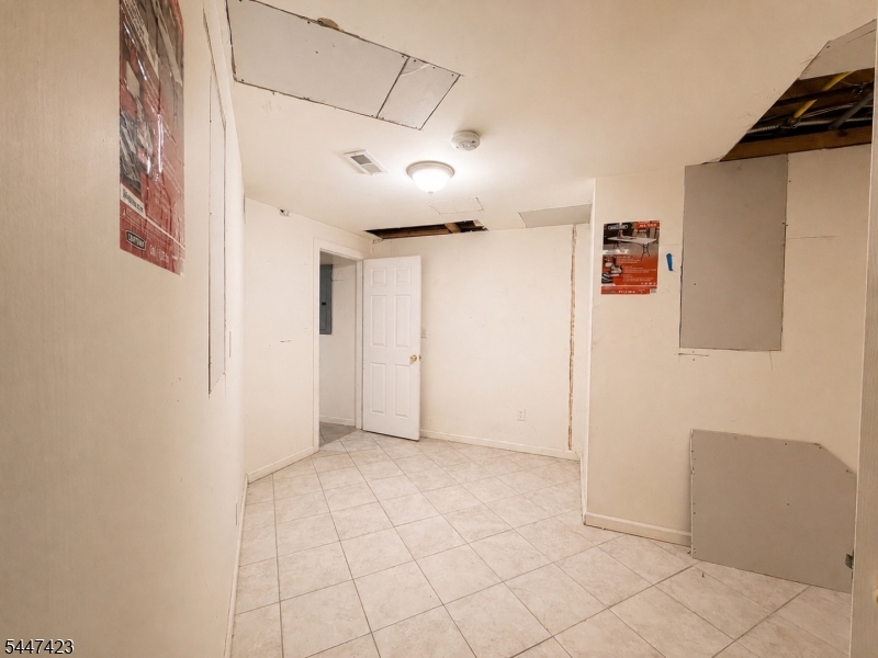191 Bloomfield Ave Property Photo 2