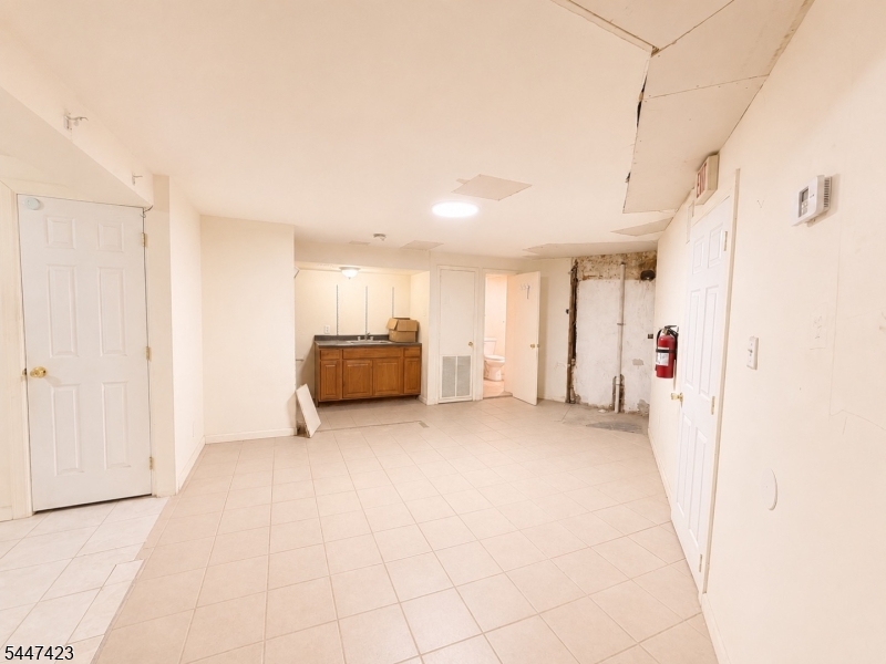 191 Bloomfield Ave Property Photo 4