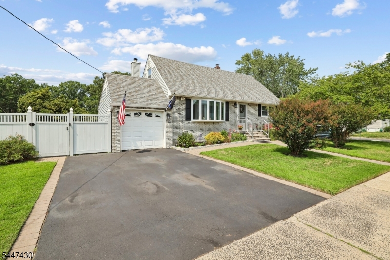 88 Bentley Ave Property Photo 1