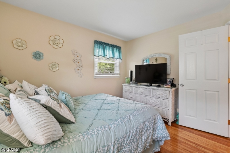 88 Bentley Ave Property Photo 14