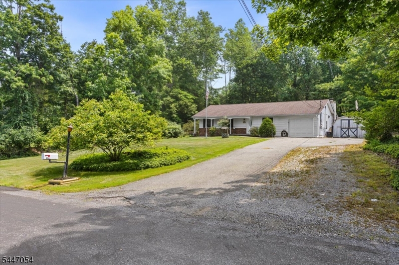 958 Cedar Dr Property Photo 3