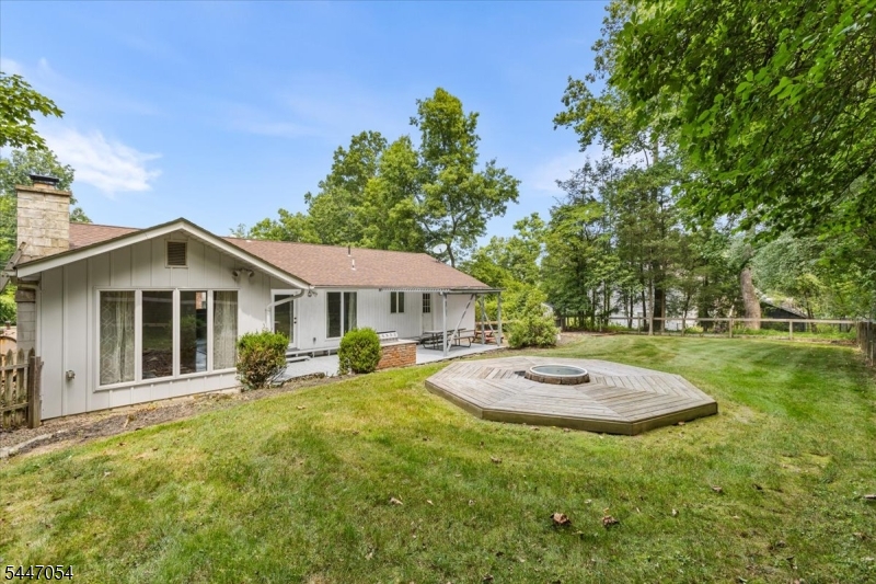 958 Cedar Dr Property Photo 4