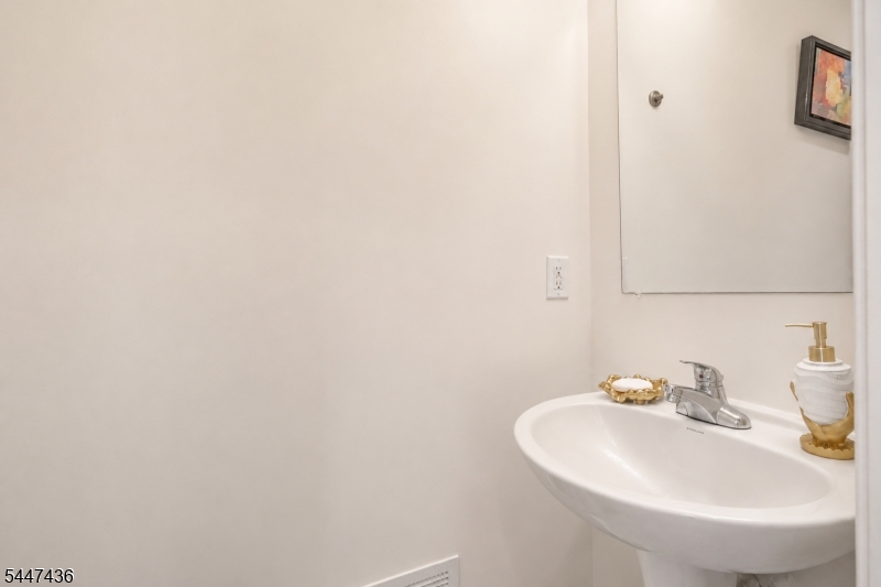 158 Woodland Ave Property Photo 11