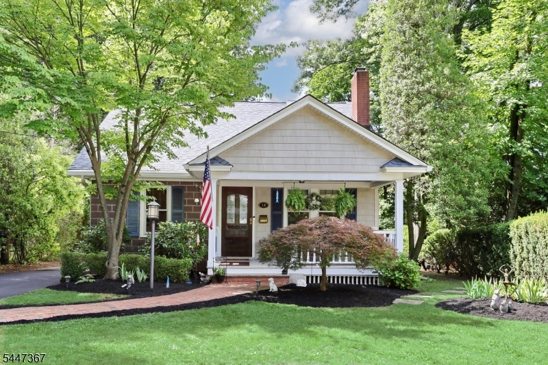 14 Sterling Pl Property Photo 1