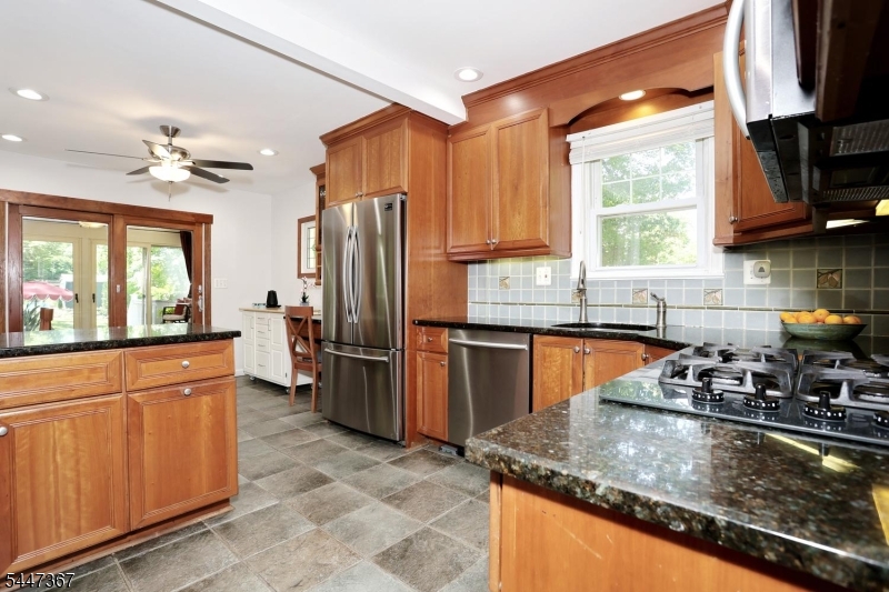 14 Sterling Pl Property Photo 10