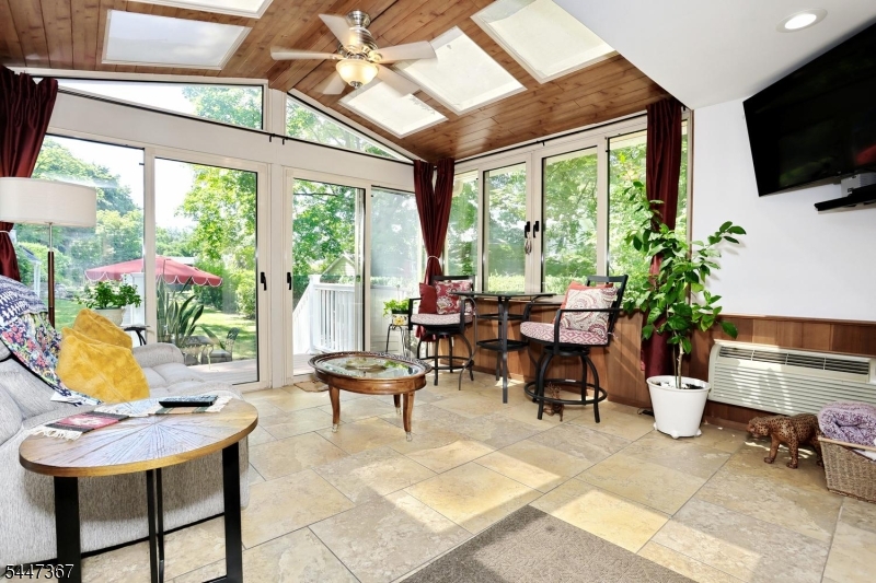 14 Sterling Pl Property Photo 16