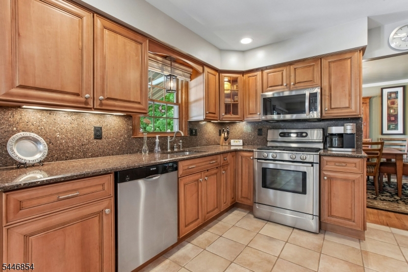 4 Van Loan Ave Property Photo 10