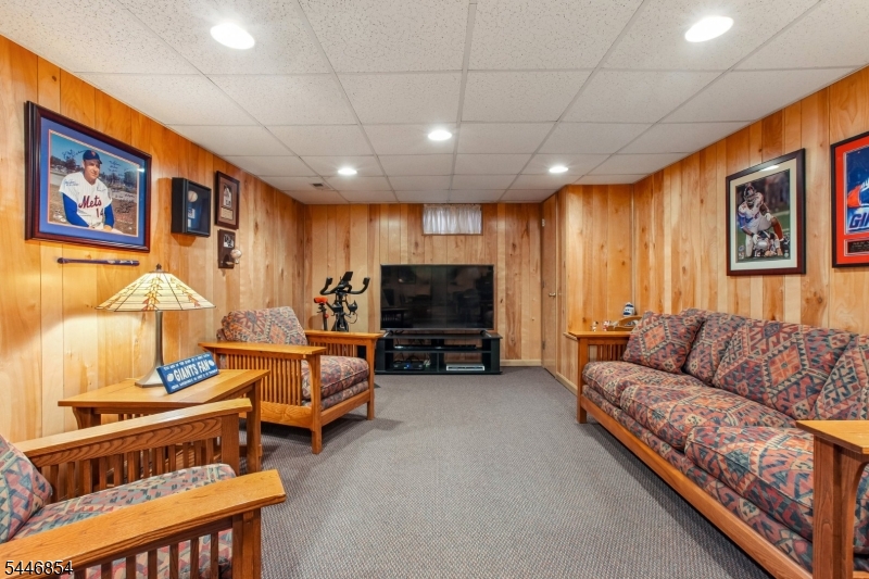 4 Van Loan Ave Property Photo 24