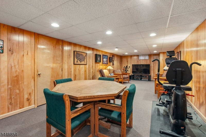 4 Van Loan Ave Property Photo 25
