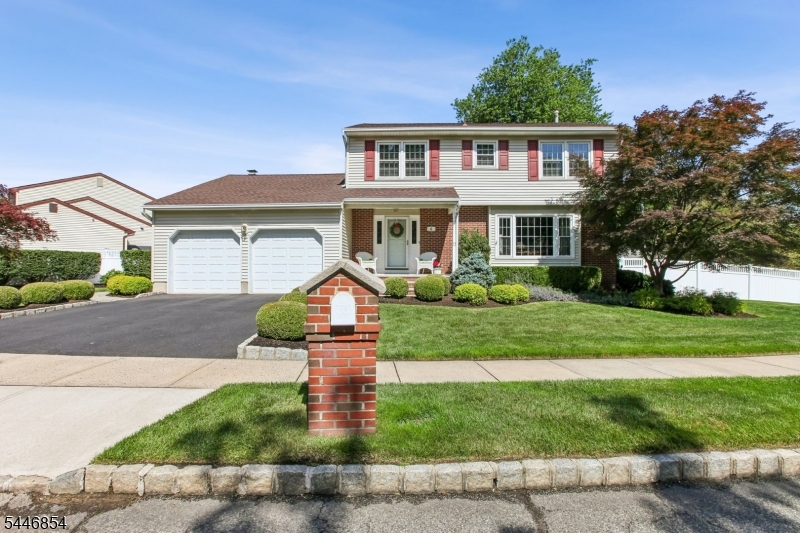 4 Van Loan Ave Property Photo 33