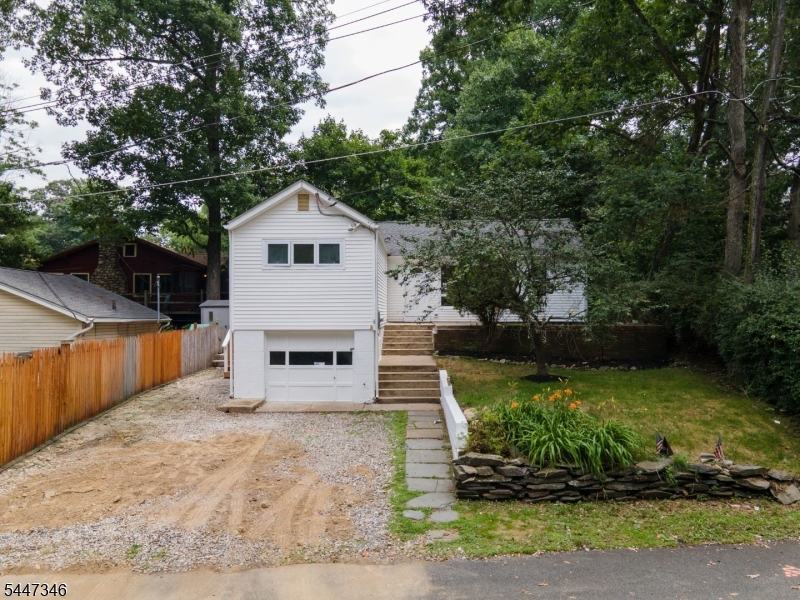1 Strawberry Point Drive Property Photo 1