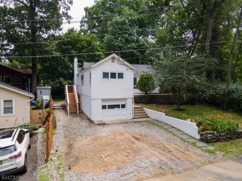 1 Strawberry Point Drive Property Photo 2