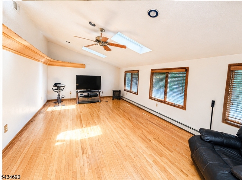 64 Larchmont Dr Property Photo 17
