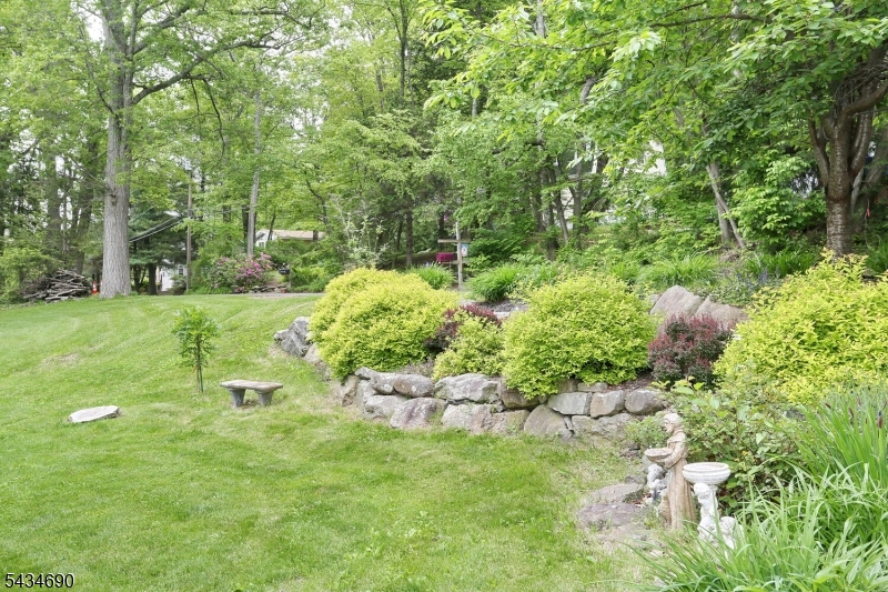 64 Larchmont Dr Property Photo 20