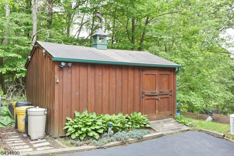 64 Larchmont Dr Property Photo 21