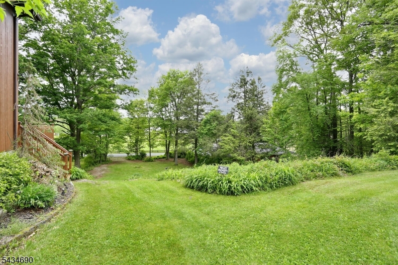 64 Larchmont Dr Property Photo 22